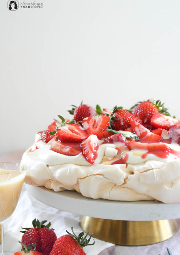 Erdbeer-Pavlova mit Eierlikör-Frischkäse-Creme ❤