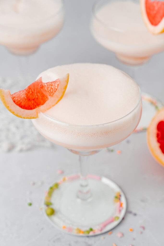 Cremiger Gin Fizz mit Grapefruit Cocktail Drink Geburtstagsfeier zu 10 Jahren Nom Noms food