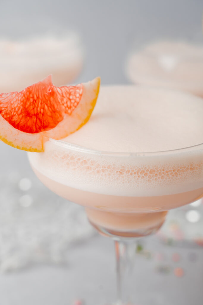 Cremiger Gin Fizz mit Grapefruit Cocktail Drink Geburtstagsfeier zu 10 Jahren Nom Noms food