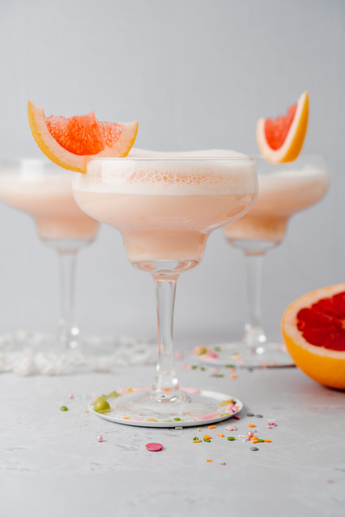 Cremiger Gin Fizz mit Grapefruit Cocktail Drink Geburtstagsfeier zu 10 Jahren Nom Noms food