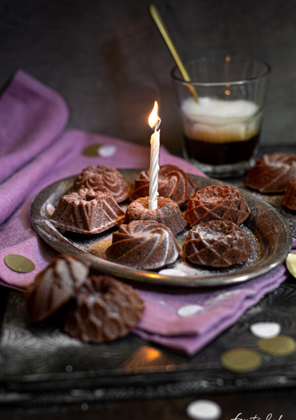 Kleine feine Kaffee Küchlein zum Geburtstag Geburtstagsfeier zu 10 Jahren Nom Noms food