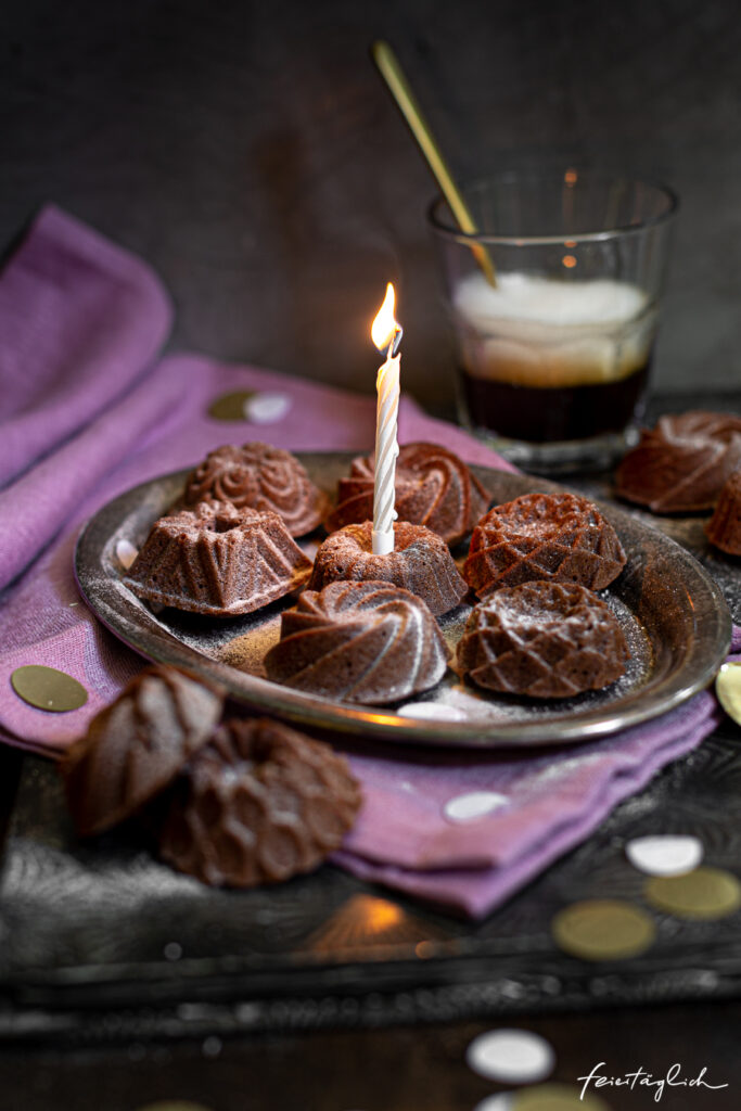 Kleine feine Kaffee Küchlein zum Geburtstag Geburtstagsfeier zu 10 Jahren Nom Noms food