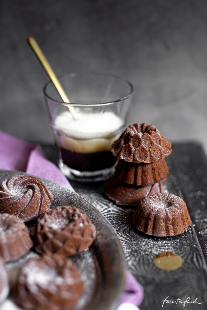 Kleine feine Kaffee Küchlein zum Geburtstag Geburtstagsfeier zu 10 Jahren Nom Noms food