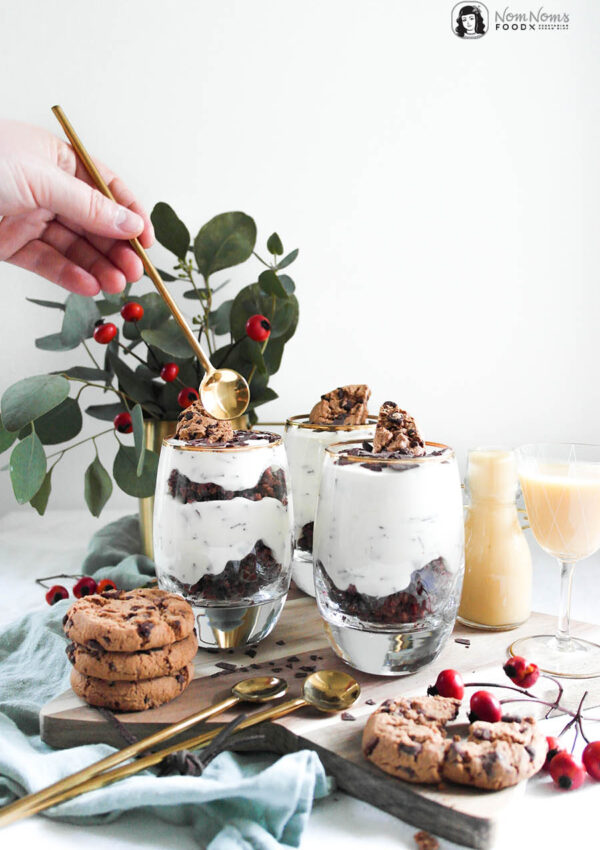 Eierlikör-Käsekuchen-Dessert mit Schokolade und Cookies im Glas ❤