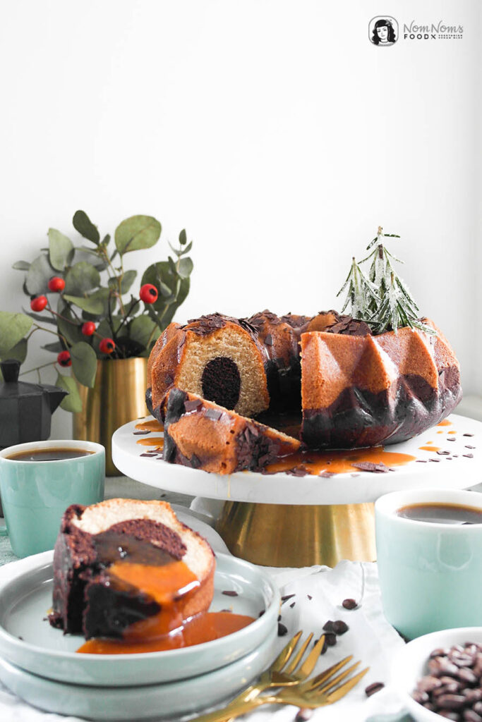 Veganer Schokoladen-Kaffee-Gugelhupf mit Salzkaramell