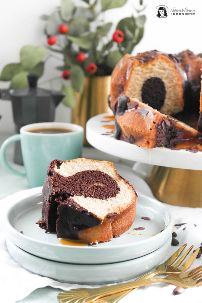 Veganer Schokoladen-Kaffee-Gugelhupf mit Salzkaramell