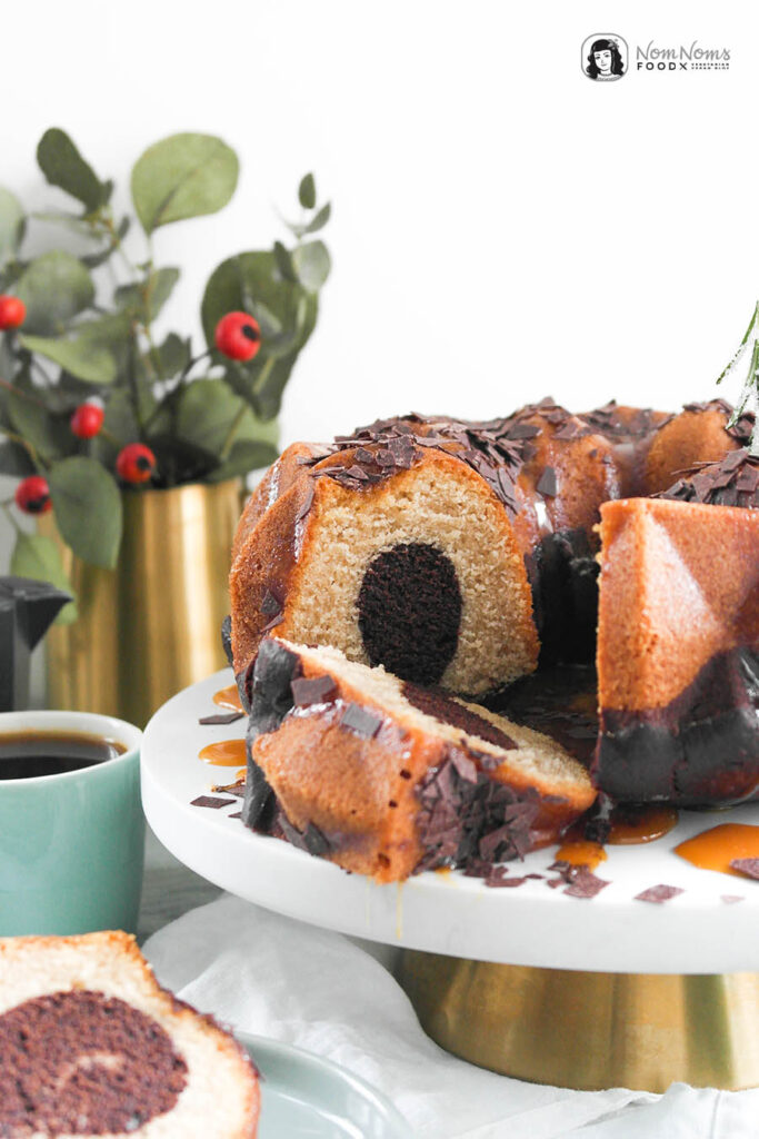 Veganer Schokoladen-Kaffee-Gugelhupf mit Salzkaramell