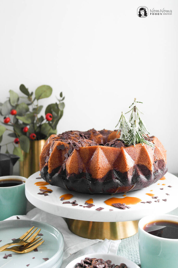 Veganer Schokoladen-Kaffee-Gugelhupf mit Salzkaramell