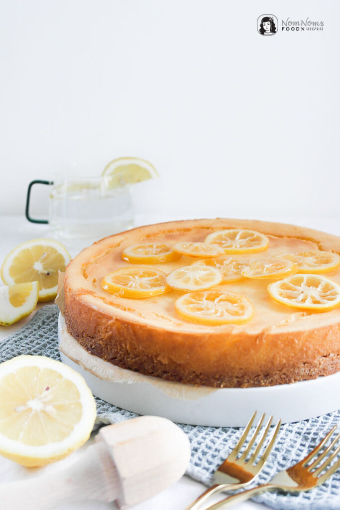 Veganer Zitronen-Käsekuchen mit kandierten Zitronen-Scheiben Käsekuchen Boom