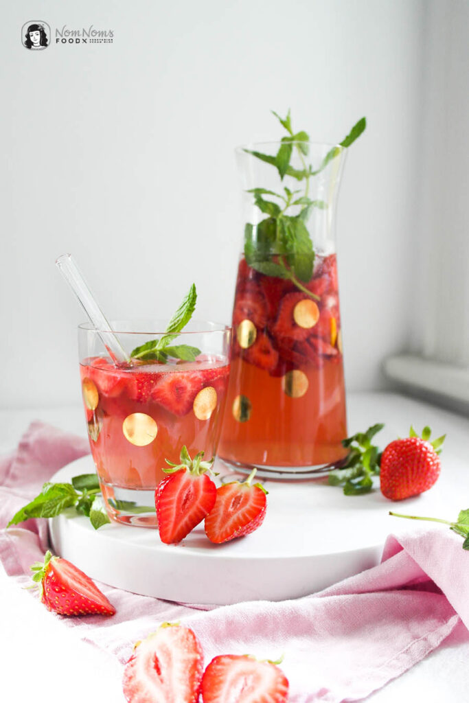 Alkoholfreie Erdbeer-Holunderblüten-Rosé-Bowle