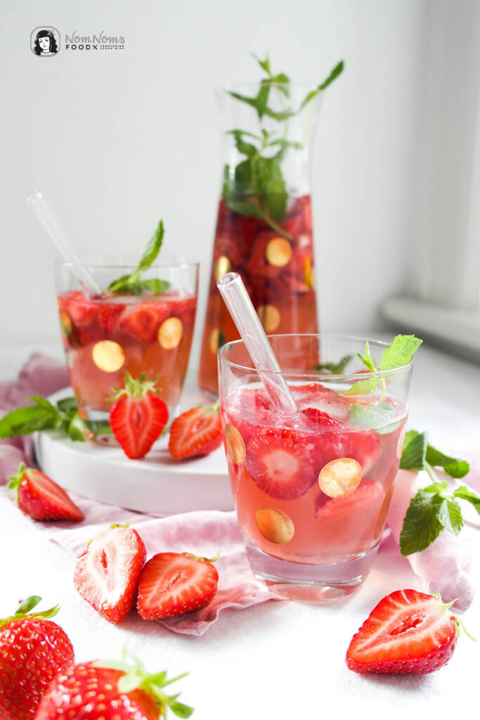 Alkoholfreie Erdbeer-Holunderblüten-Rosé-Bowle