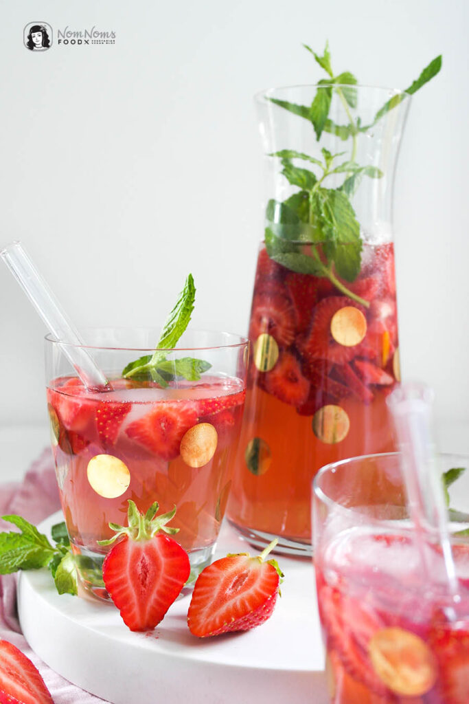 Alkoholfreie Erdbeer-Holunderblüten-Rosé-Bowle