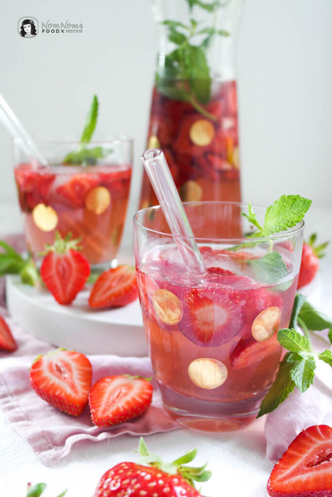 Alkoholfreie Erdbeer-Holunderblüten-Rosé-Bowle