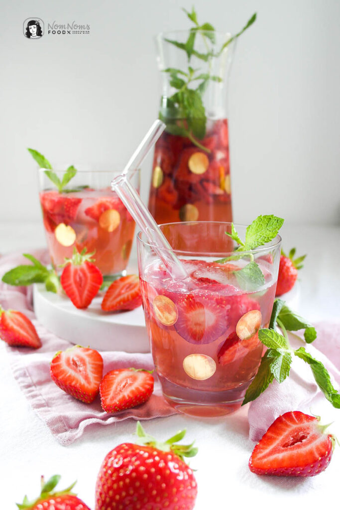Alkoholfreie Erdbeer-Holunderblüten-Rosé-Bowle