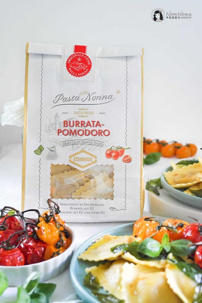 Pasta mit Ofen-Tomaten und Basilikum-Chips 