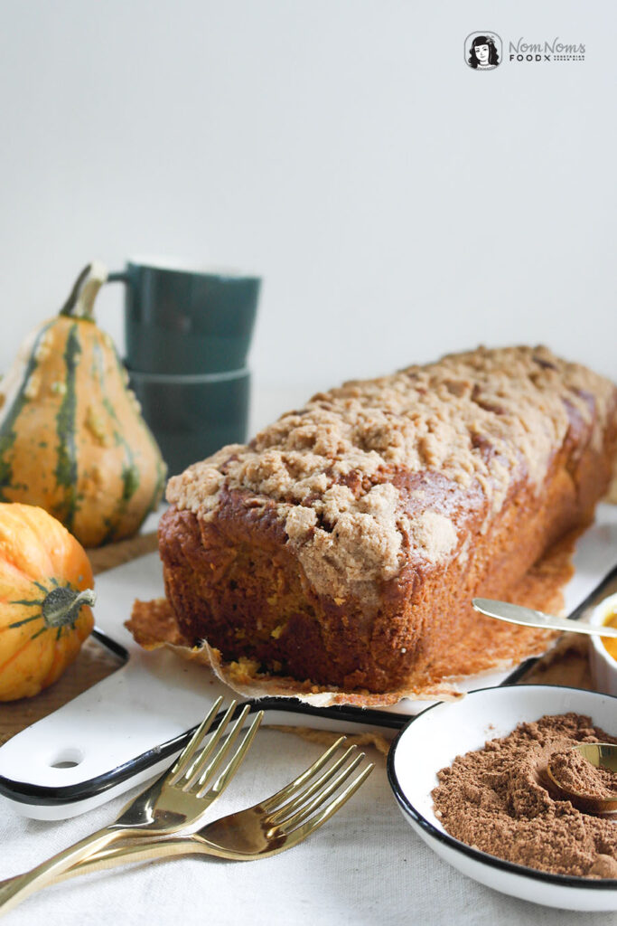Pumpkin Spice Kürbiskuchen mit Zimt-Streuseln