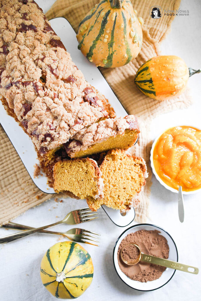 Pumpkin Spice Kürbiskuchen mit Zimt-Streuseln