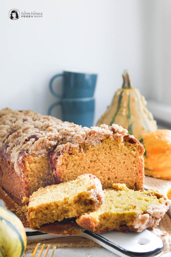Pumpkin Spice Kürbiskuchen mit Zimt-Streuseln