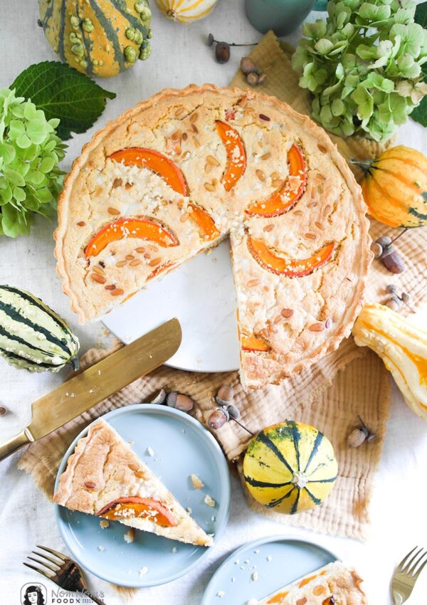 Vegane Kürbis-Quiche mit “Feta” und Pinienkernen ❤