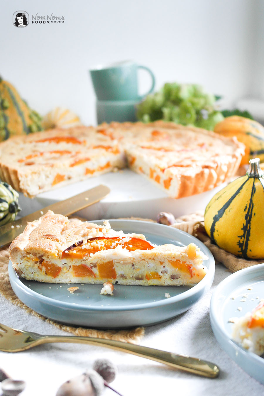 Vegane Kürbis-Quiche mit "Feta" und Pinienkernen