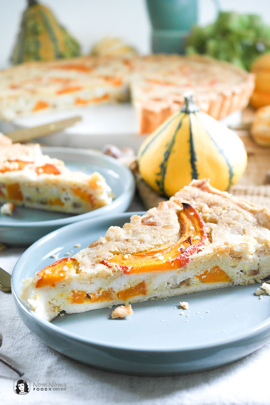 Vegane Kürbis-Quiche mit "Feta" und Pinienkernen