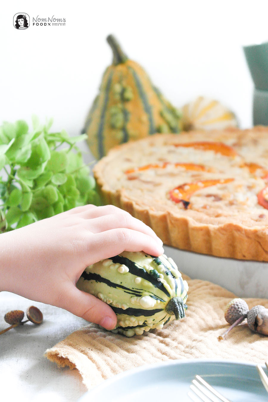 Vegane Kürbis-Quiche mit "Feta" und Pinienkernen