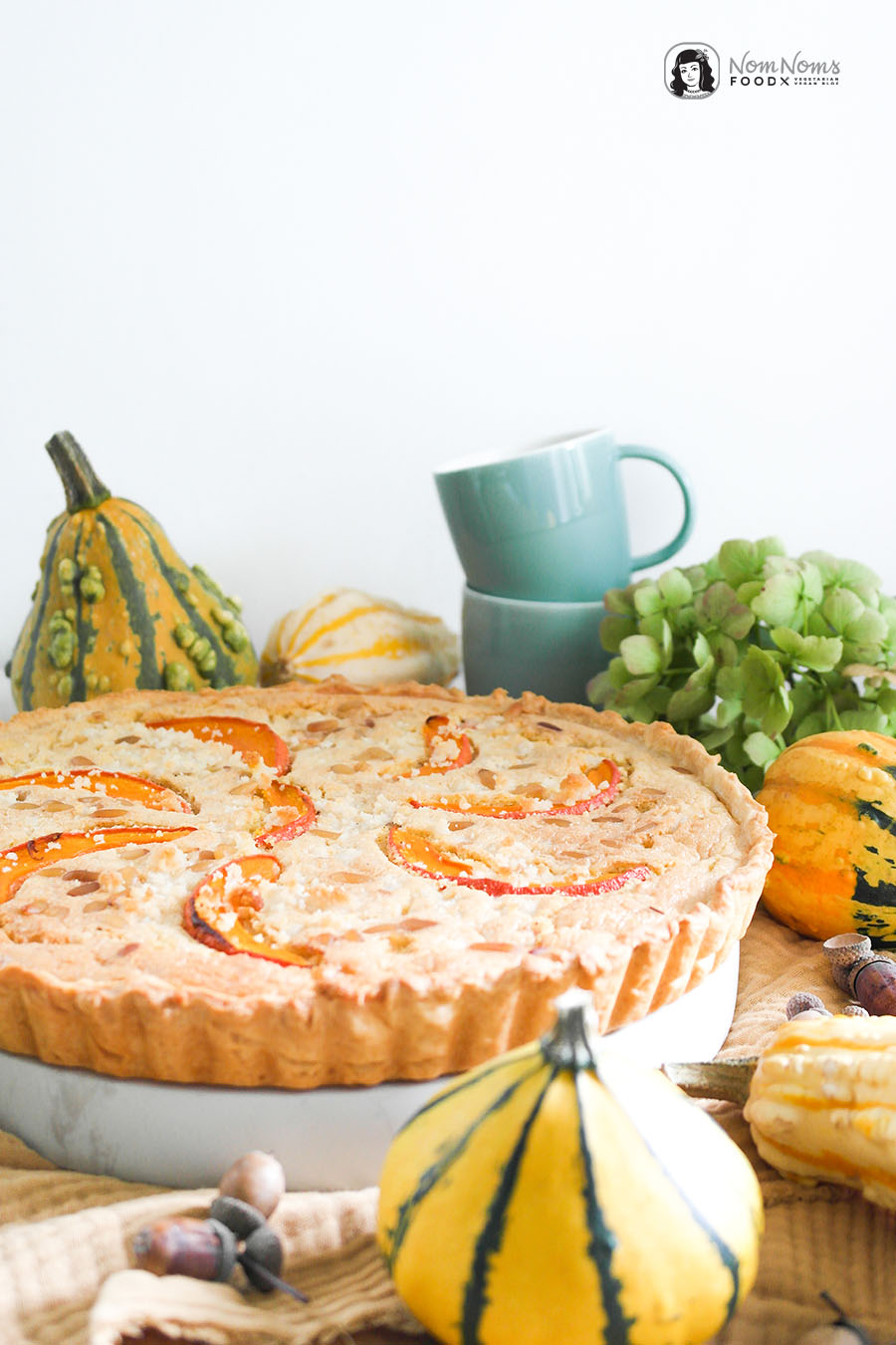 Vegane Kürbis-Quiche mit "Feta" und Pinienkernen