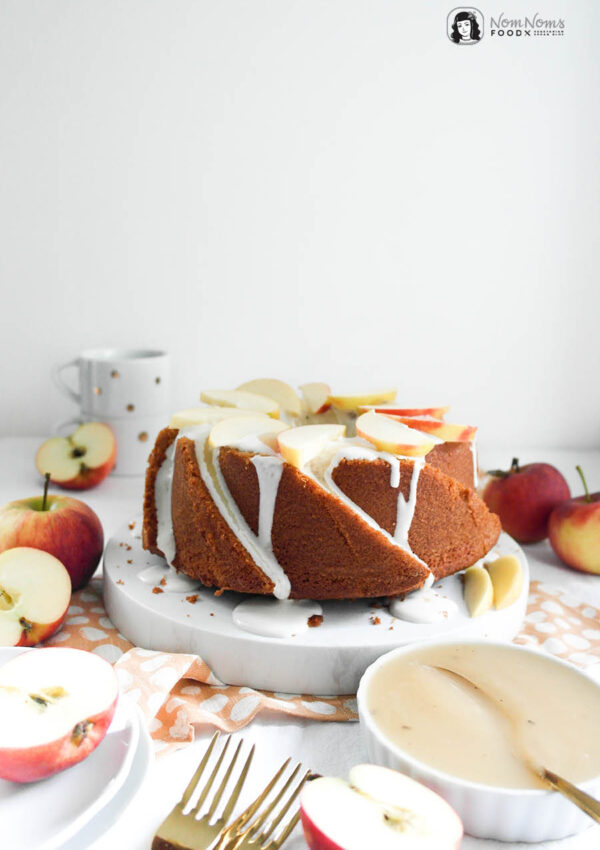 Saftiger einfacher Apfelmus-Rührkuchen mit Crème fraîche-Apfelmus-Glasur ❤