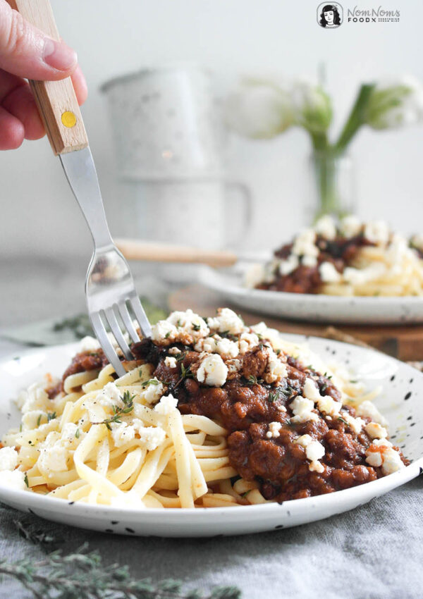 Spaghetti mit veganer Rote-Bete-Linsen-Bolognese ❤