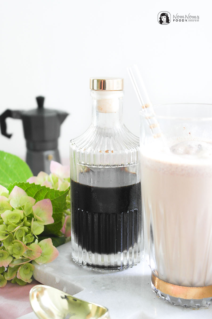 Vanille-Eis Eiskaffee mit Vanille-Kaffee-Sirup bzw. -konzentrat