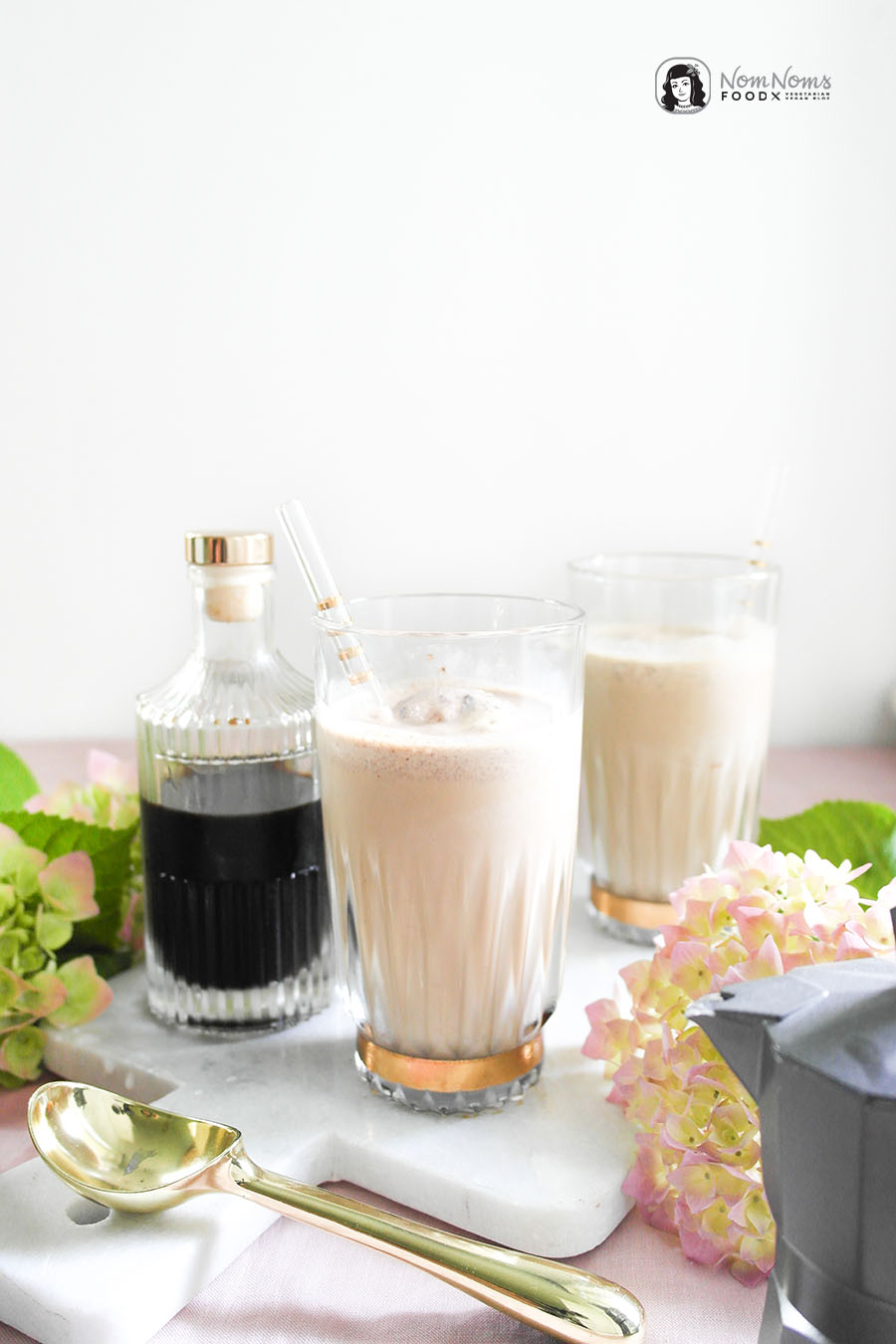 Vanille-Eis Eiskaffee mit Vanille-Kaffee-Sirup bzw. -konzentrat