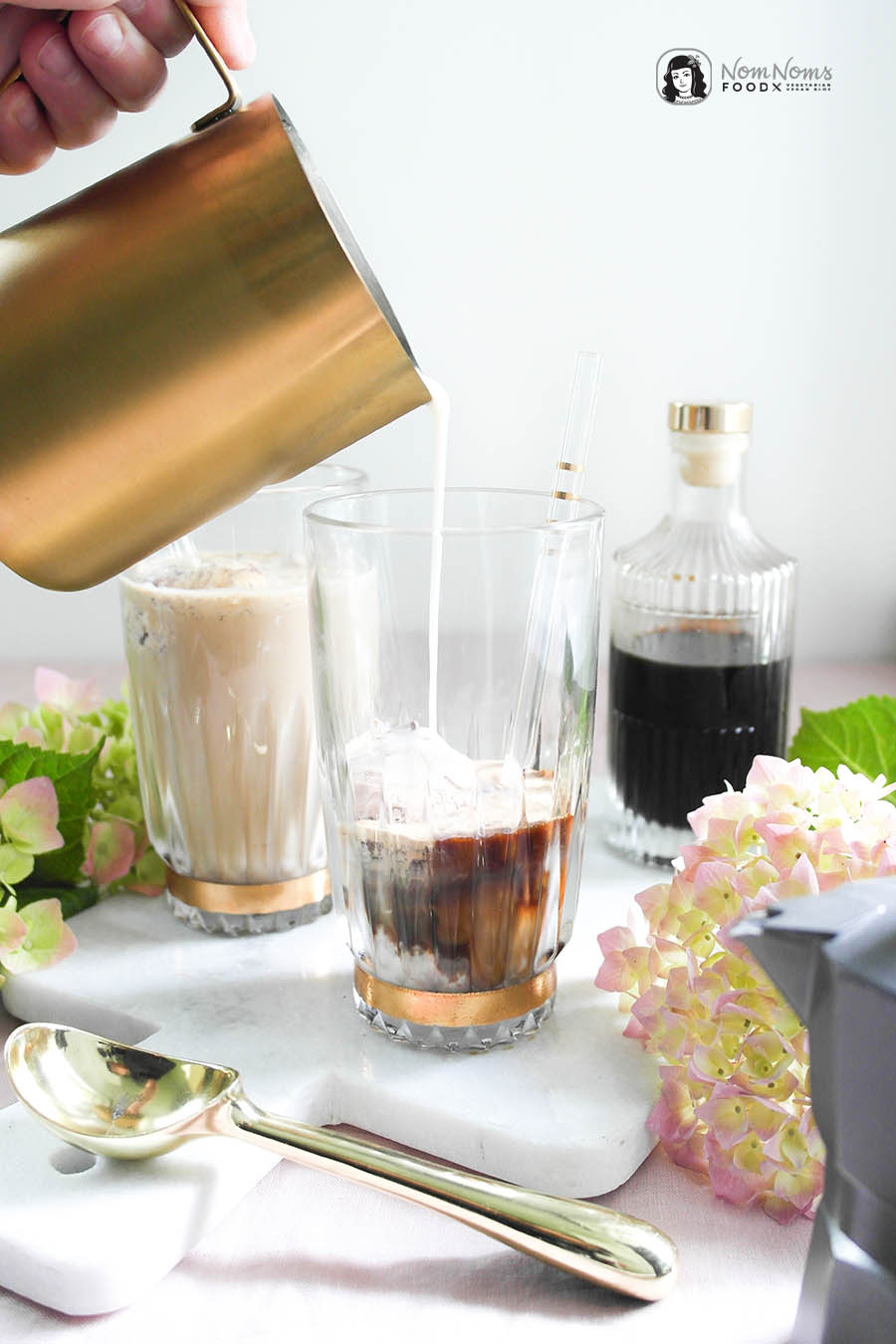 Vanille-Eis Eiskaffee mit Vanille-Kaffee-Sirup bzw. -konzentrat