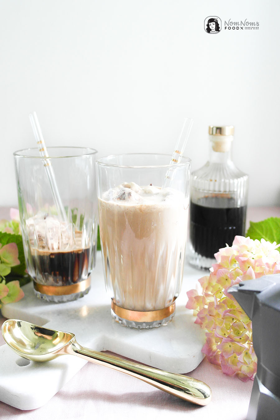 Vanille-Eis Eiskaffee mit Vanille-Kaffee-Sirup bzw. -konzentrat