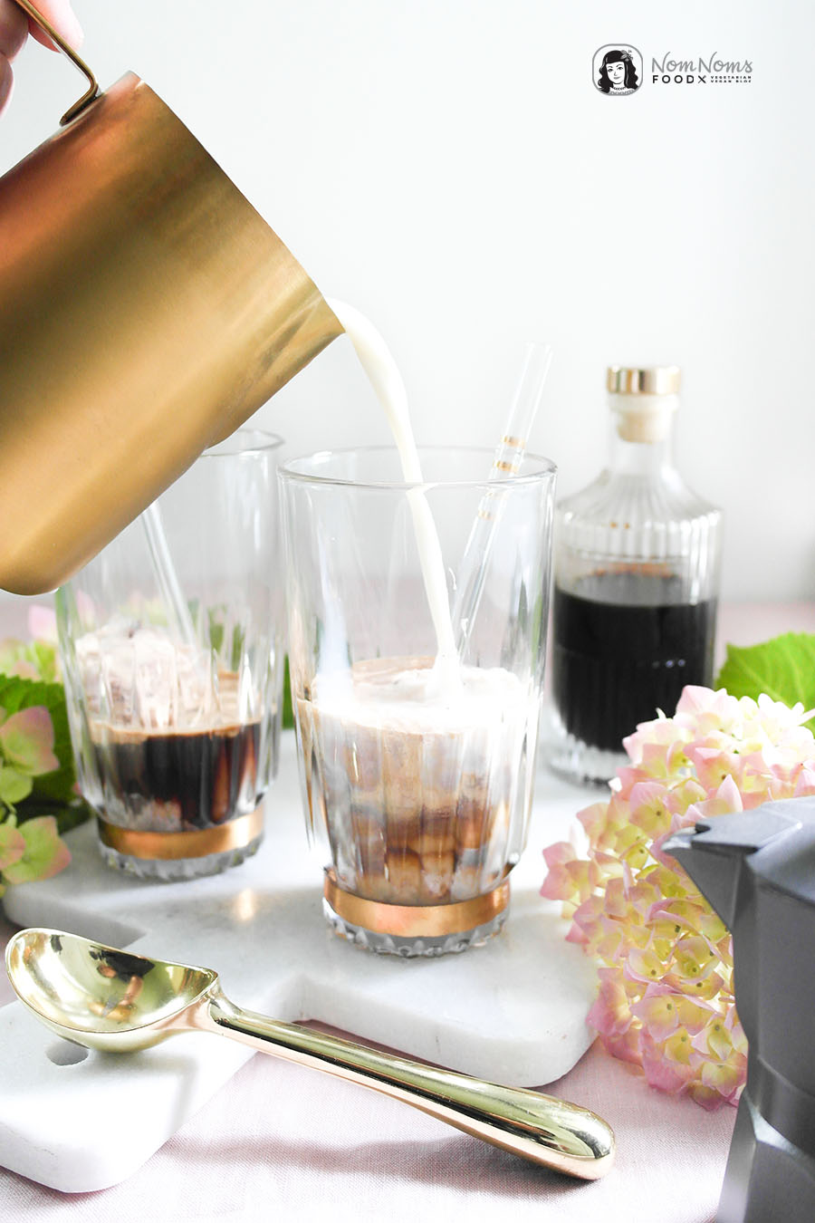 Vanille-Eis Eiskaffee mit Vanille-Kaffee-Sirup bzw. -konzentrat