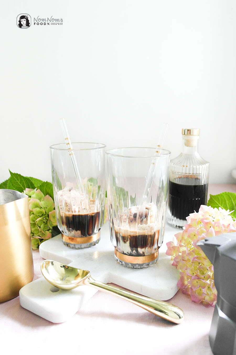 Vanille-Eis Eiskaffee mit Vanille-Kaffee-Sirup bzw. -konzentrat