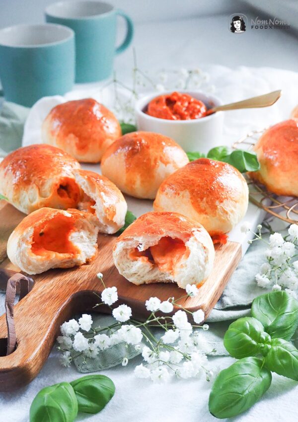 Gefüllte Brötchen mit Pesto-Mozzarella-Füllung ❤