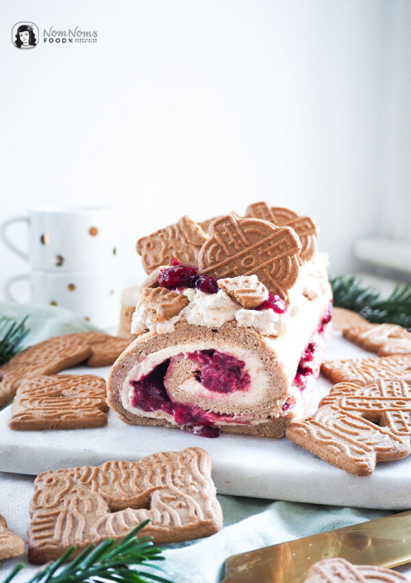 Weihnachtliche Spekulatius-Biskuitrolle mit Kirschen ❤