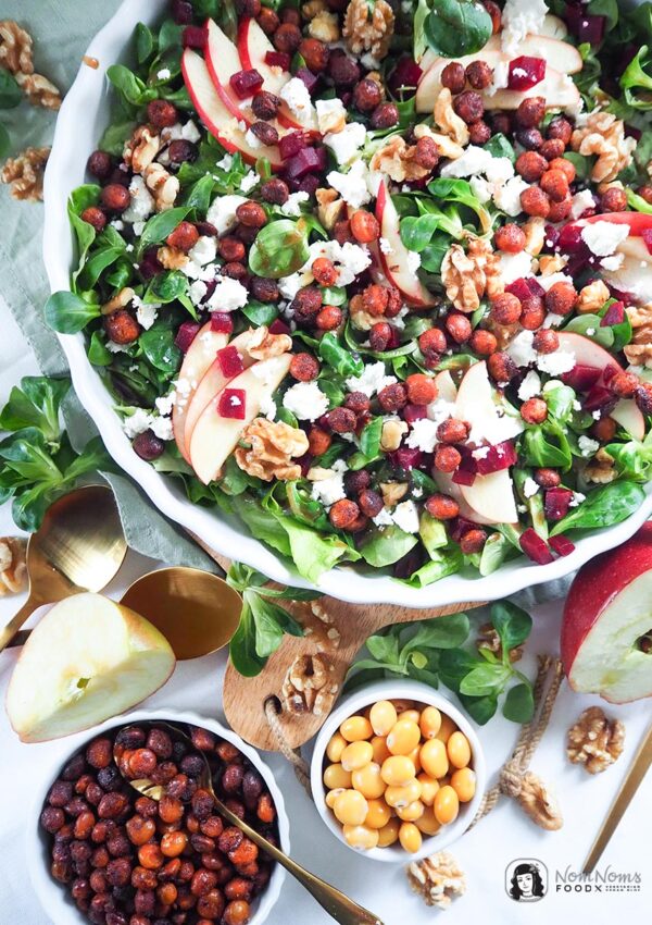 Wintersalat mit Feldsalat, Apfel, Rote Bete, Feta, Walnüssen und knusprigen Süßlupinen ❤