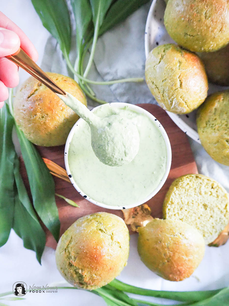 Cremiger Whipped Bärlauch-Feta-Dip