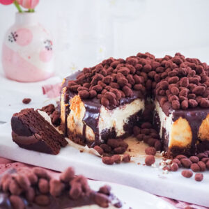 Krunchoco Cheesecake | Krunchoco Käsekuchen | Lazy Cat Kuchen von Ahmed Al Zamil als Cheesecake