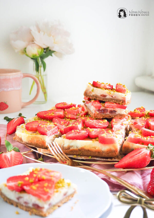 Erdbeer-Pistazien-Käsekuchen-Schnitte