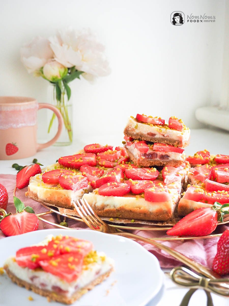 Erdbeer-Pistazien-Käsekuchen-Schnitte