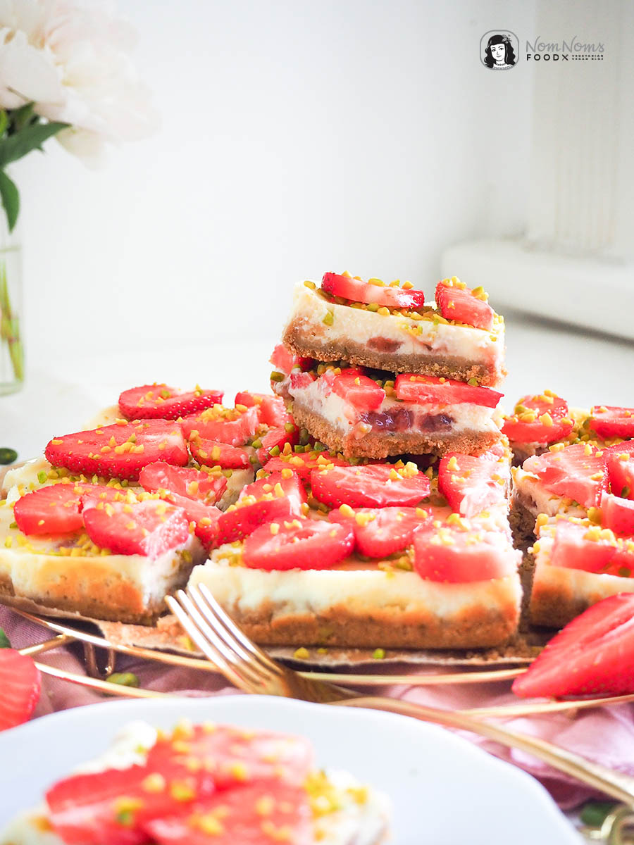 Erdbeer-Pistazien-Käsekuchen-Schnitte