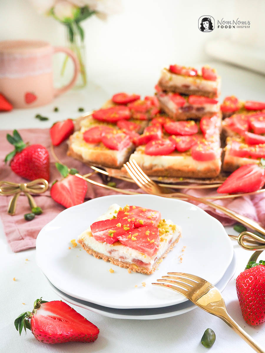 Erdbeer-Pistazien-Käsekuchen-Schnitte