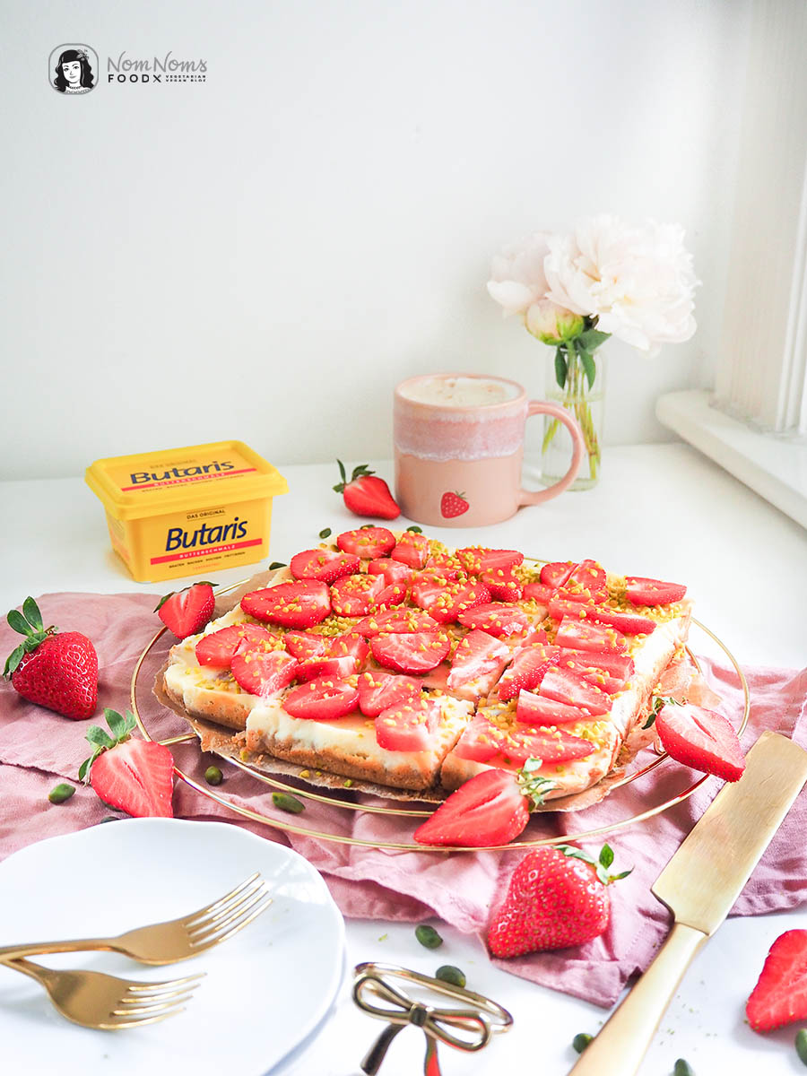 Erdbeer-Pistazien-Käsekuchen-Schnitte