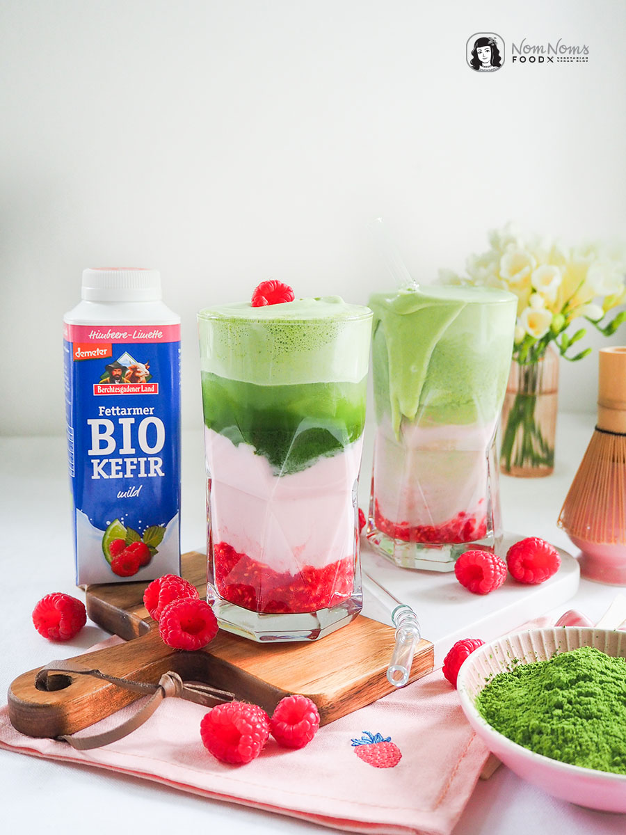 Matcha-Himbeer-Kefir-Mocktail mit Matcha Cloud