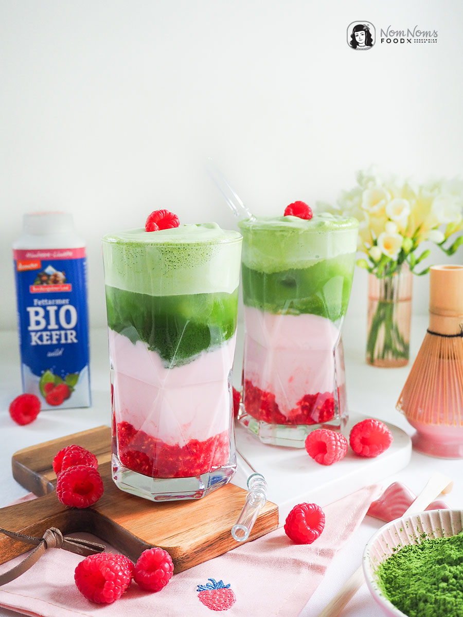 Matcha-Himbeer-Kefir-Mocktail mit Matcha Cloud